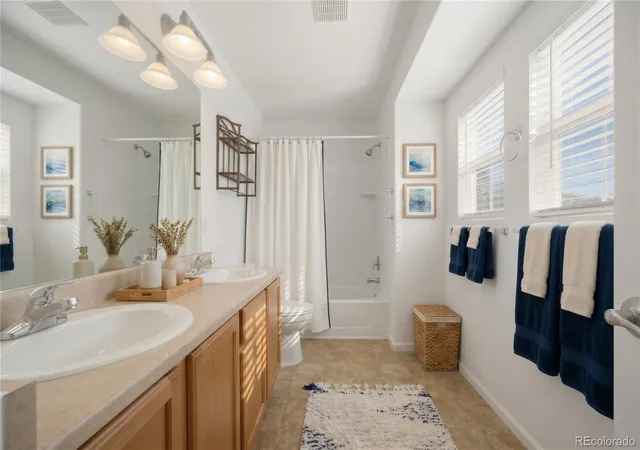 Photo 4 of Townhouse for sale at 17262 E Kansas Dr, Aurora, CO 80017 | MLS# 6959602 | Listing updated on 2026-10-21