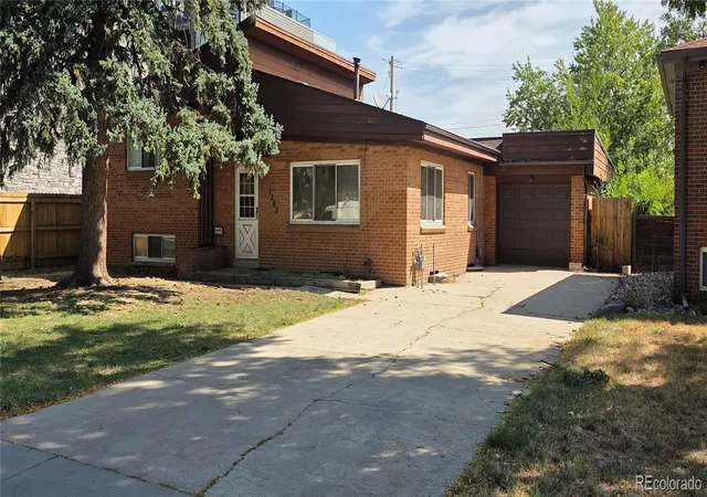 Single family home for sale at 1260 Saulsbury St, Lakewood, CO 80214 | MLS# 7912377