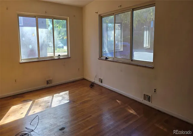 Photo 4 of Single family home for sale at 1260 Saulsbury St, Lakewood, CO 80214 | MLS# 7912377 | Listing updated on 2026-10-23