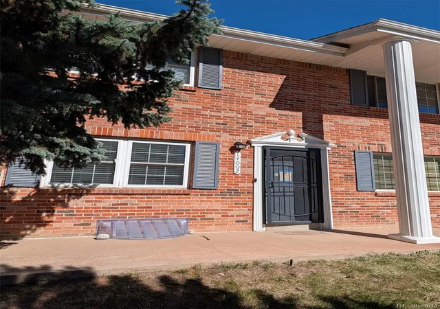 Townhouse for sale at 14002 E Utah Cir, Aurora, CO 80012 | MLS# 5164787