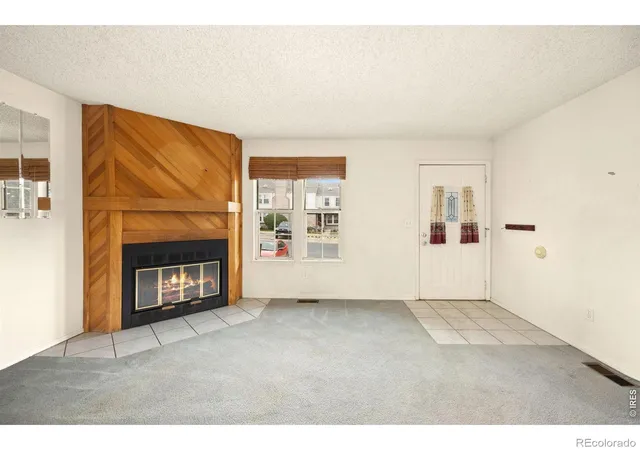 Photo 4 of Condo for sale at 18233 E Arizona Ave #C, Aurora, CO 80017 | MLS# IR1070656 | Listing updated on 2026-10-22