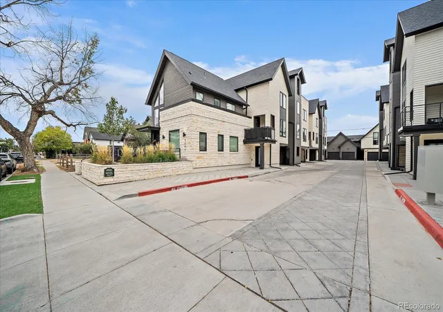 Photo 2 of Townhouse for sale at 5609 S Curtice St #D, Littleton, CO 80120 | MLS# 4906437 | Listing updated on 2026-10-31