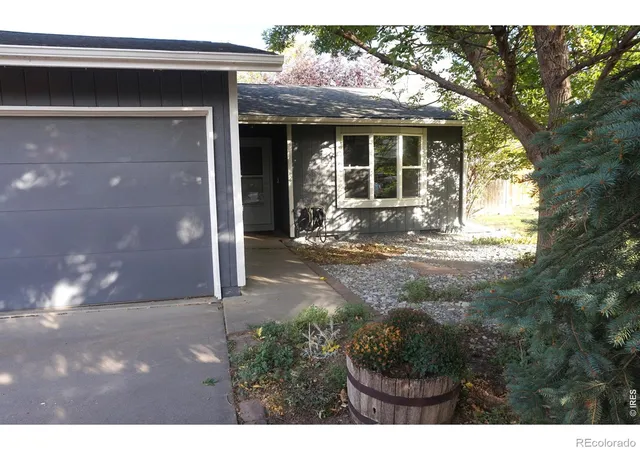 Photo 3 of Single family home for sale at 422 Glenda Dr, Loveland, CO 80537 | MLS# IR1070678 | Listing updated on 2026-10-21