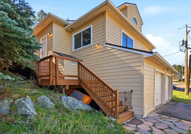 Photo 3 of Single family home for sale at 30027 Aspen Ln, Evergreen, CO 80439 | MLS# 2999457 | Listing updated on 2026-10-23