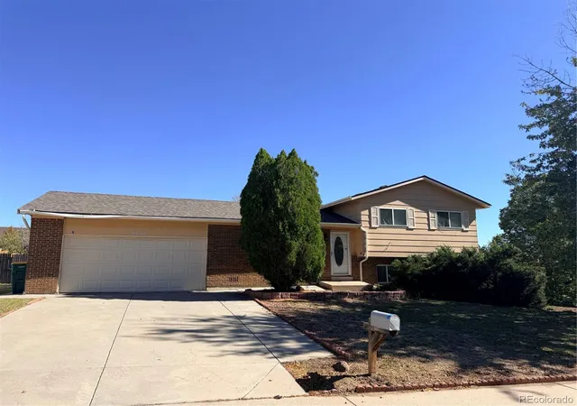 Single family home for sale at 2052 S Salida St, Aurora, CO 80013 | MLS# 8507064