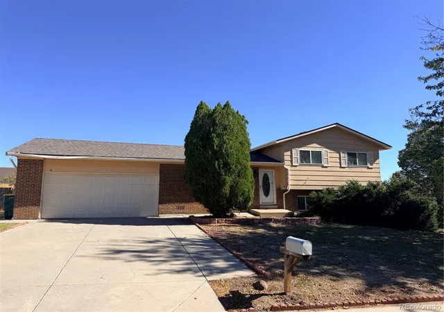 Photo 2 of Single family home for sale at 2052 S Salida St, Aurora, CO 80013 | MLS# 8507064 | Listing updated on 2026-10-26
