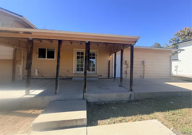 Photo 4 of Single family home for sale at 2052 S Salida St, Aurora, CO 80013 | MLS# 8507064 | Listing updated on 2026-10-26