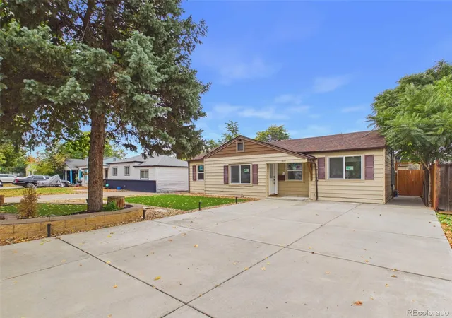 Photo 1 of Single family home for sale at 1957 Joliet St, Aurora, CO 80010 | MLS# 2969835 | Listing updated on 2026-10-24