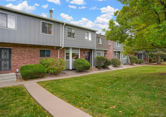 Photo 2 of Townhouse for sale at 356 S Balsam St, Lakewood, CO 80226 | MLS# 9286940 | Listing updated on 2026-10-21