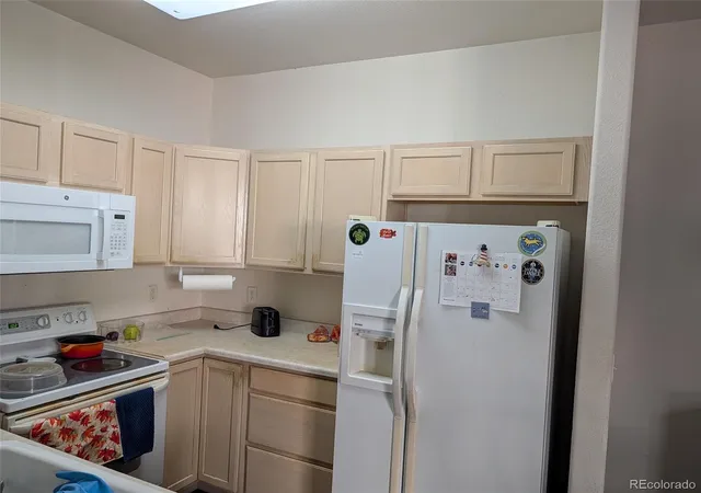 Photo 2 of Townhouse for sale at 661 S Depew St, Lakewood, CO 80226 | MLS# 4086340 | Listing updated on 2026-10-29