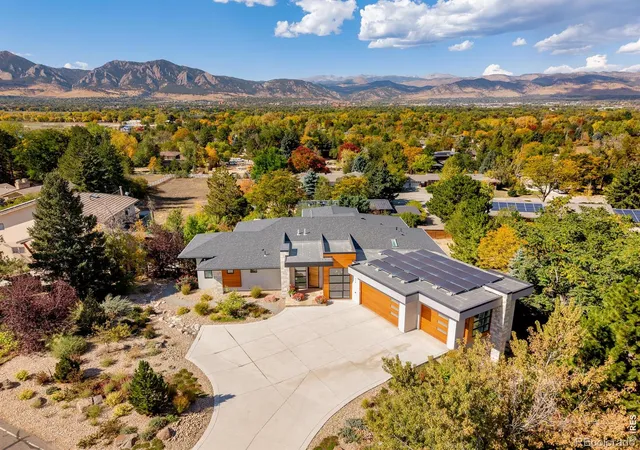 Photo 1 of Single family home for sale at 975 Westview Dr, Boulder, CO 80303 | MLS# IR1070732 | Listing updated on 2026-10-17