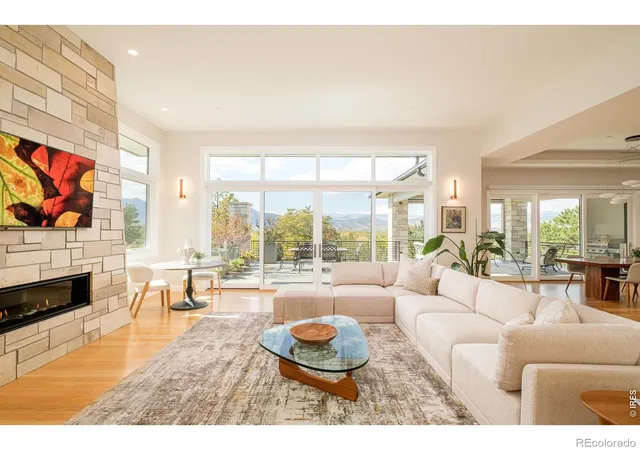 Photo 2 of Single family home for sale at 975 Westview Dr, Boulder, CO 80303 | MLS# IR1070732 | Listing updated on 2026-10-17