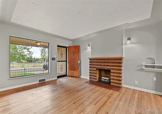 Photo 4 of Single family home for sale at 1672 Havana St, Aurora, CO 80010 | MLS# 4861776 | Listing updated on 2026-10-24