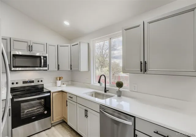 Photo 4 of Single family home for sale at 4059 S Dunkirk Way, Aurora, CO 80013 | MLS# 3494686 | Listing updated on 2026-10-29
