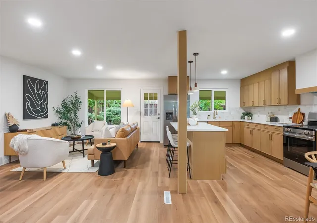 Photo 4 of Single family home for sale at 3413 S Akron St, Denver, CO 80231 | MLS# 2713192 | Listing updated on 2026-10-22