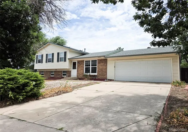 Photo 1 of Single family home for sale at 2150 S Idalia St, Aurora, CO 80013 | MLS# 2302710 | Listing updated on 2026-10-16
