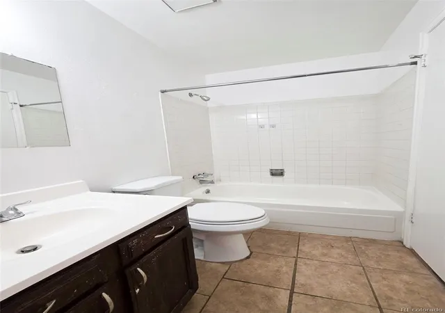 Photo 4 of Single family home for sale at 2150 S Idalia St, Aurora, CO 80013 | MLS# 2302710 | Listing updated on 2026-10-16