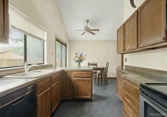 Photo 4 of Townhouse for sale at 59 S Eagle Cir, Aurora, CO 80012 | MLS# 5218906 | Listing updated on 2026-10-20