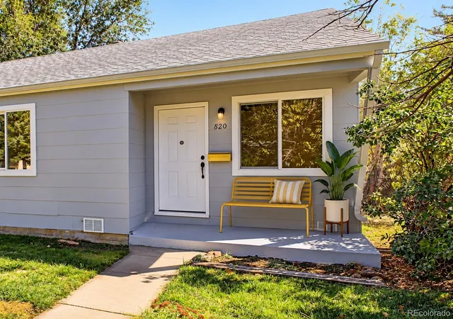 Photo 4 of Single family home for sale at 820 Oakland St, Aurora, CO 80010 | MLS# 4493903 | Listing updated on 2026-10-28