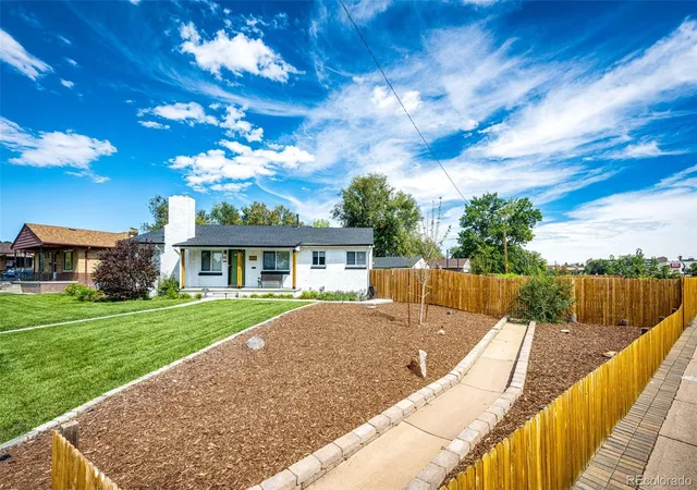 Photo 4 of Single family home for sale at 3290 S Delaware St, Englewood, CO 80110 | MLS# 6715350 | Listing updated on 2026-10-28