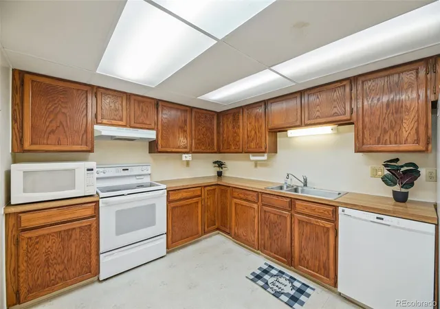 Photo 4 of Townhouse for sale at 13955 E Oxford Pl, Aurora, CO 80014 | MLS# 2578036 | Listing updated on 2026-10-23