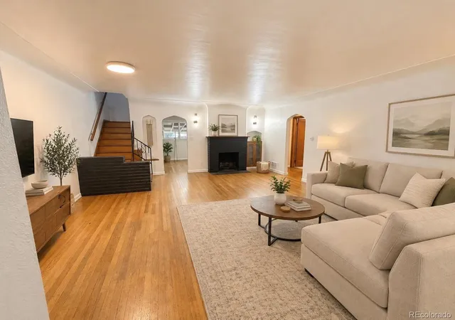 Photo 4 of House for sale at 1339 W Littleton Blvd, Littleton, CO 80120 | MLS# 5617089 | Listing updated on 2026-10-27