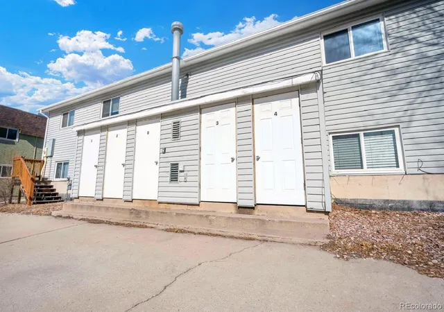 Photo 3 of House for sale at 1025 Magnolia St, Colorado Springs, CO 80907 | MLS# 6746365 | Listing updated on 2026-10-28