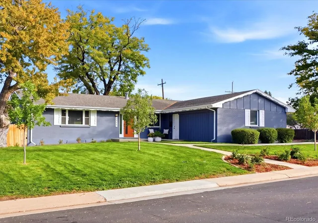 Single family home for sale at 6851 S Prince Cir, Littleton, CO 80120 | MLS# 6374881
