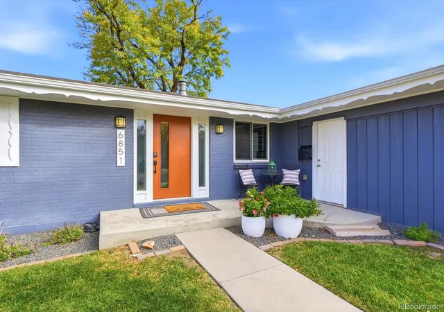 Photo 2 of Single family home for sale at 6851 S Prince Cir, Littleton, CO 80120 | MLS# 6374881 | Listing updated on 2026-10-21