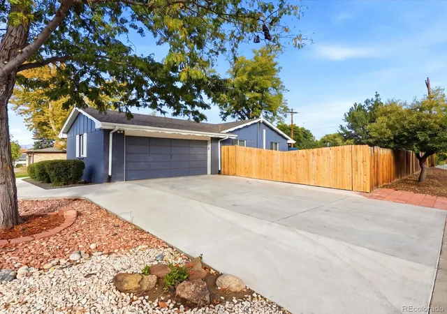 Photo 3 of Single family home for sale at 6851 S Prince Cir, Littleton, CO 80120 | MLS# 6374881 | Listing updated on 2026-10-21