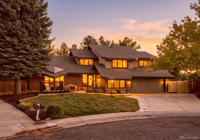 Single family home for sale at 7701 S Ash Ct, Centennial, CO 80122 | MLS# 2632613