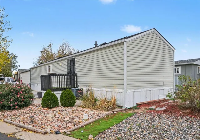 Photo 1 of Manufactured home for sale at 17012 E Batavia Pl, Aurora, CO 80011 | MLS# 2023418 | Listing updated on 2026-10-27