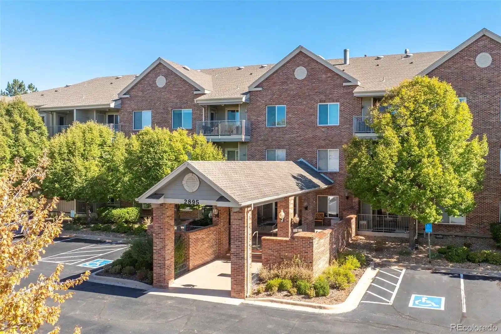 Listing Photo 2 - Condo for sale in 2895 W Riverwalk Cir located at 2895 W Riverwalk Cir, Littleton, CO 80123 - Unit #109