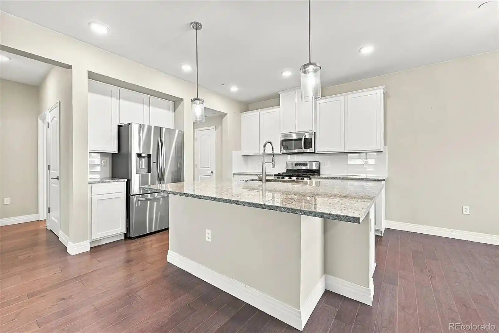 Listing Photo 2 - Condo for sale in 1841 S Dunkirk St located at 1841 S Dunkirk St, Aurora, CO 80017 - Unit #208