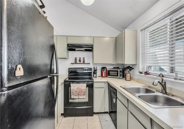 Photo 2 of Townhouse for sale at 204 S Nome St, Aurora, CO 80012 | MLS# 6153246 | Listing updated on 2026-10-23