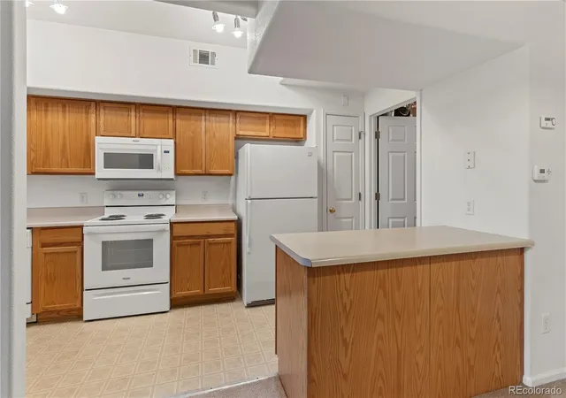 Photo 4 of Condo for sale at 9468 E Florida Ave #2043, Denver, CO 80247 | MLS# 5351606 | Listing updated on 2026-10-21