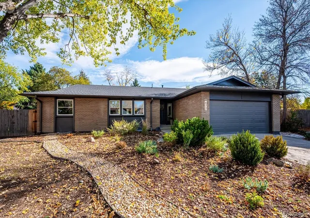 Photo 1 of Single family home for sale at 672 S Everett St, Lakewood, CO 80226 | MLS# 7027748 | Listing updated on 2026-10-29