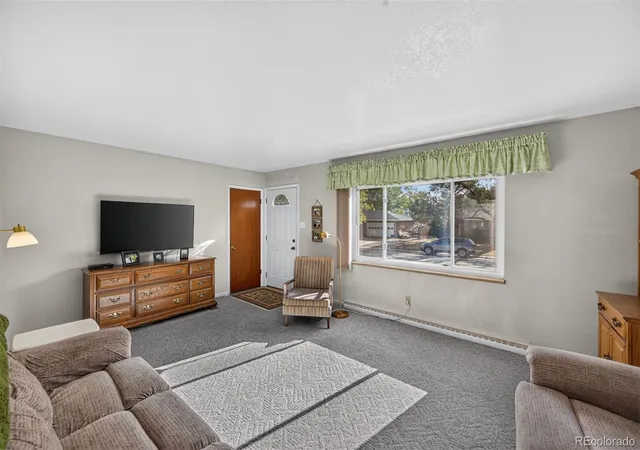 Photo 3 of Sale Pending at 1679 S Van Gordon Ct, Lakewood, CO 80228 | MLS# 8162840 | Listing updated on 2026-10-25