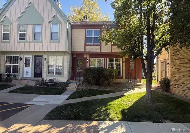 Townhouse for sale at 1741 S Blackhawk Way #B, Aurora, CO 80012 | MLS# 5484574