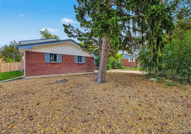Photo 2 of Sale Pending at 278 Scranton St, Aurora, CO 80011 | MLS# 5728002 | Listing updated on 2026-10-28