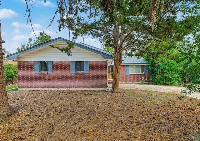 Photo 3 of Sale Pending at 278 Scranton St, Aurora, CO 80011 | MLS# 5728002 | Listing updated on 2026-10-28