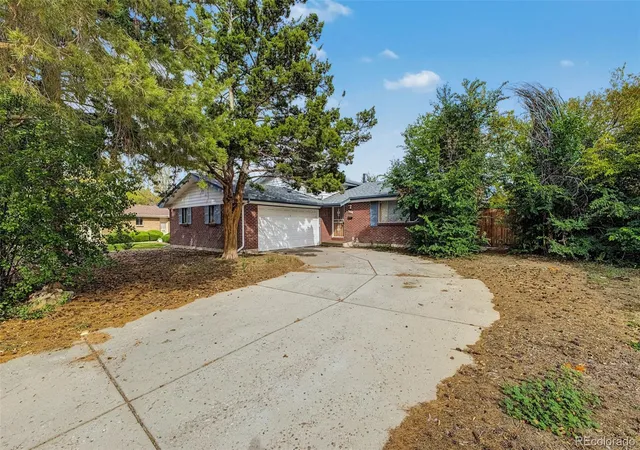 Photo 3 of Sale Pending at 278 Scranton St, Aurora, CO 80011 | MLS# 5728002 | Listing updated on 2026-10-28