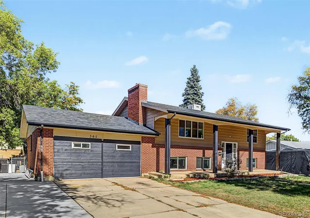 Photo 3 of Single family home for sale at 365 Victor St, Aurora, CO 80011 | MLS# 4508227 | Listing updated on 2026-10-21