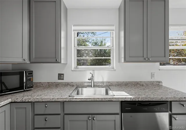Photo 4 of Single family home for sale at 1582 Truda Dr, Northglenn, CO 80233 | MLS# 7137517 | Listing updated on 2026-10-26