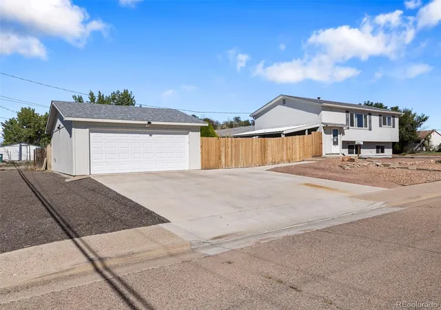 Photo 2 of Single family home for sale at 2303 Cheyenne Ave, Pueblo, CO 81003 | MLS# 5549305 | Listing updated on 2026-10-21