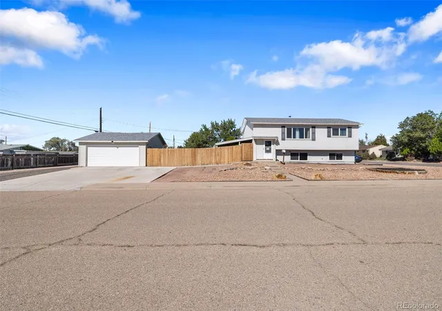 Photo 3 of Single family home for sale at 2303 Cheyenne Ave, Pueblo, CO 81003 | MLS# 5549305 | Listing updated on 2026-10-21