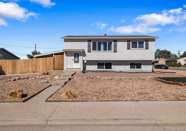 Photo 4 of Single family home for sale at 2303 Cheyenne Ave, Pueblo, CO 81003 | MLS# 5549305 | Listing updated on 2026-10-21