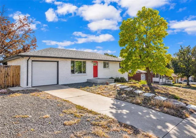 Photo 3 of Single family home for sale at 400 S Lee St, Lakewood, CO 80226 | MLS# 9882750 | Listing updated on 2026-10-26