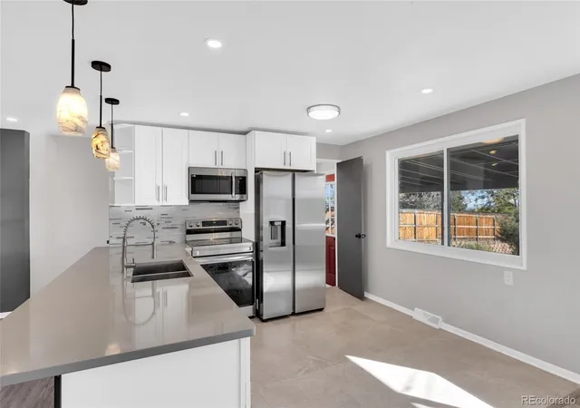 Photo 4 of Single family home for sale at 400 S Lee St, Lakewood, CO 80226 | MLS# 9882750 | Listing updated on 2026-10-26