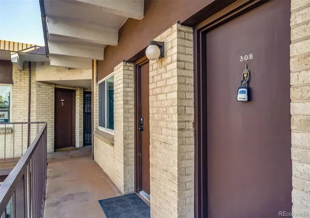 Listing Photo 4 - Condo for sale in building located at 590 N Logan St, Denver, CO 80203 - Unit #308